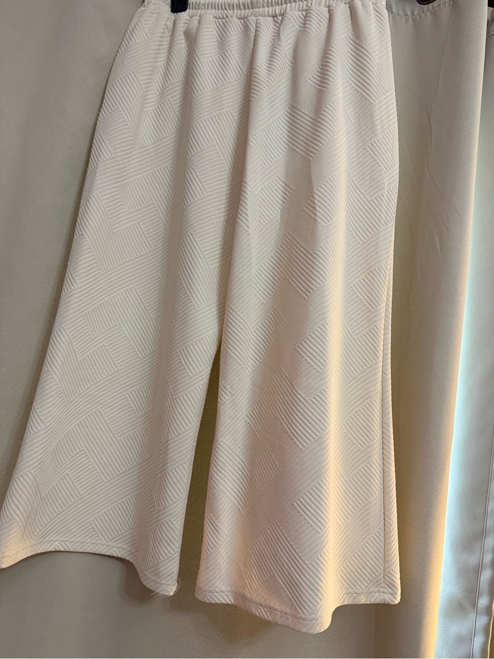 Version River Textured Ivory Pants